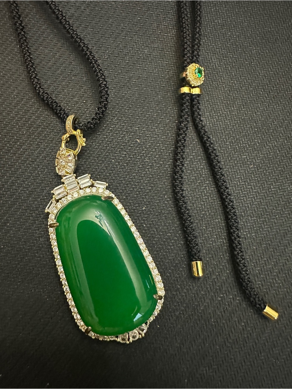 Elegant Green Jade Pendant Necklace with Gold Accents - Picture 6 of 7